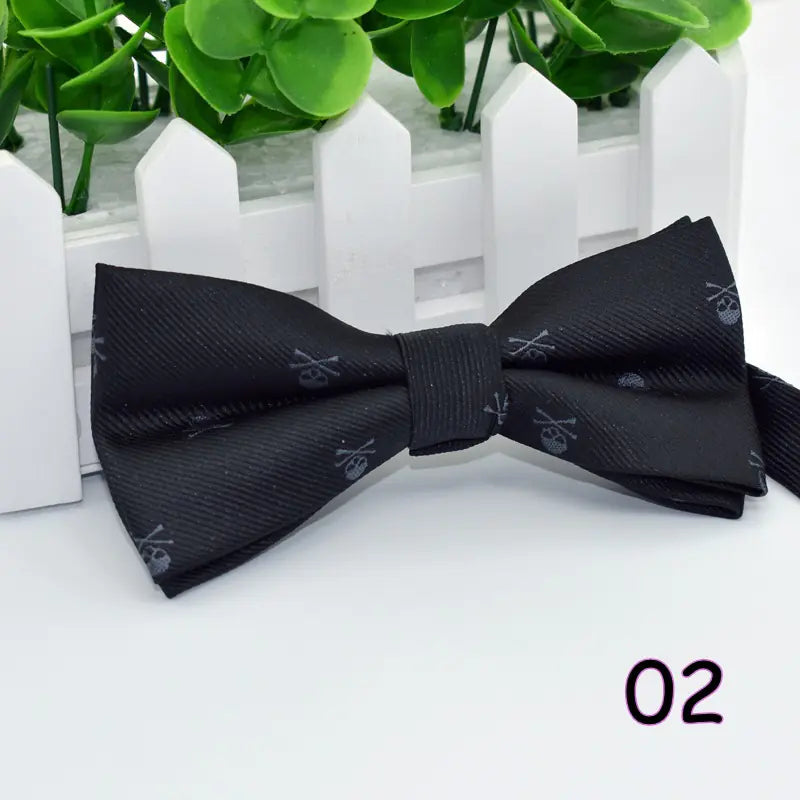 skull-motif-mens-bow-tie
