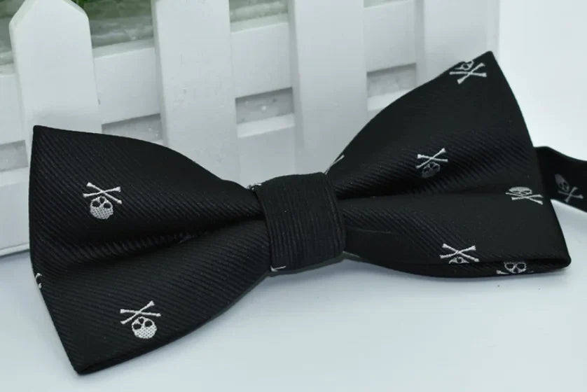 skull-motif-mens-bow-tie