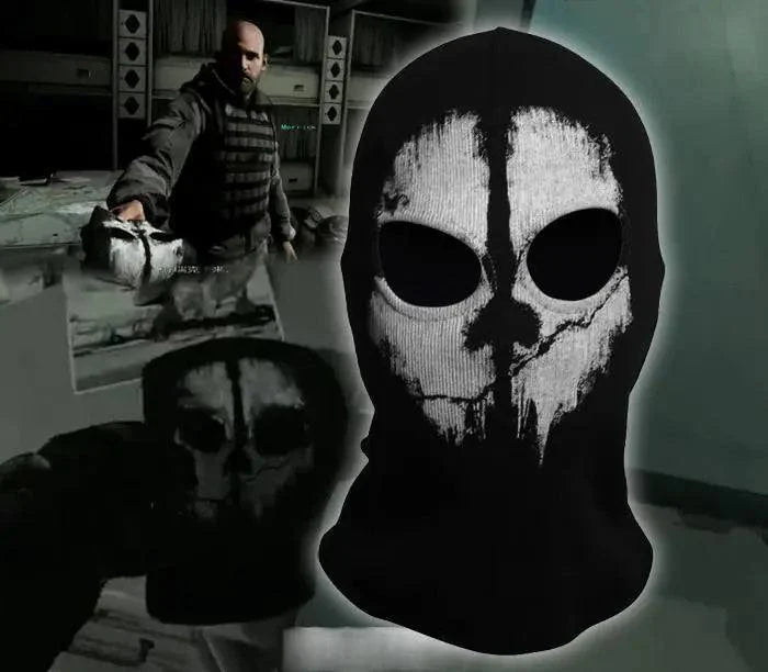 Halloween skull headgear for skateboards in a spooky black and white design, ideal for festive skateboarding adventures.
