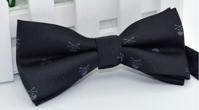 skull-motif-mens-bow-tie